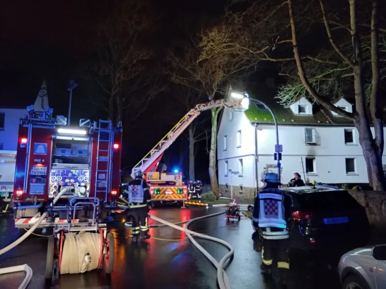 Dortmund-Marten – Schwer verletzte Person nach Wohnungsbrand