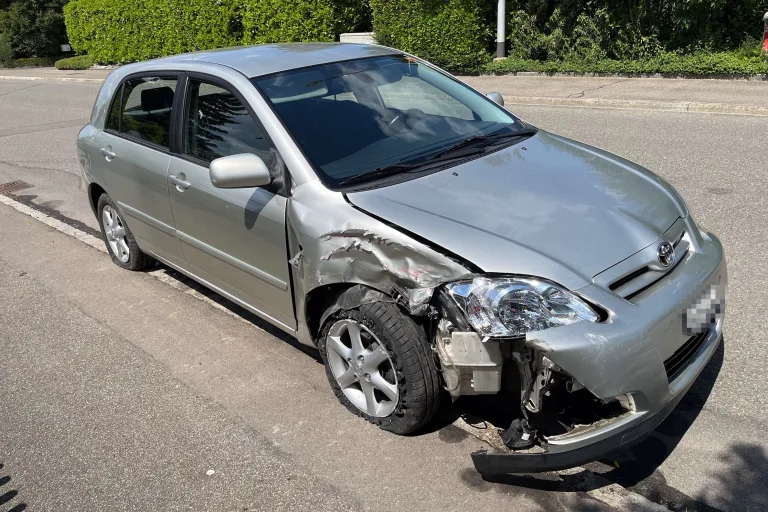 Steinach SG – Nach Unfall trotz zwei platter Reifen weitergefahren