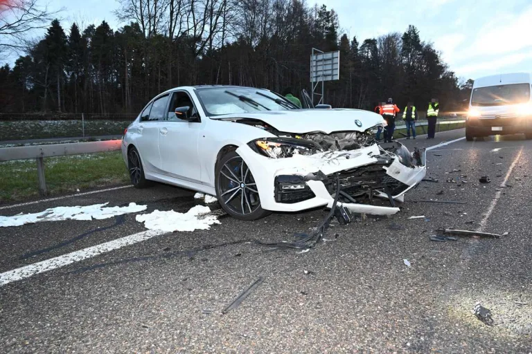 Oberbüren SG - Lange Staubildung nach Unfall 