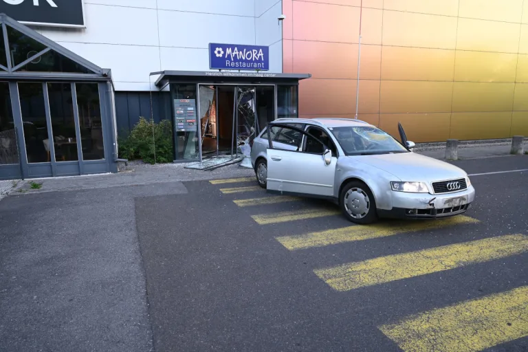 Haag SG – Einbruch in Haag-Center mit gestohlenem Auto