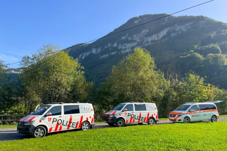 Wolfenschiessen NW - Gemeinsame Reisecarkontrolle der Polizeikorps im Engelbergtal