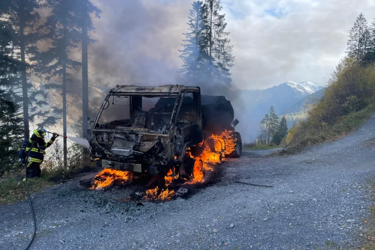 Domat/Ems GR – Motorkarren in Brand