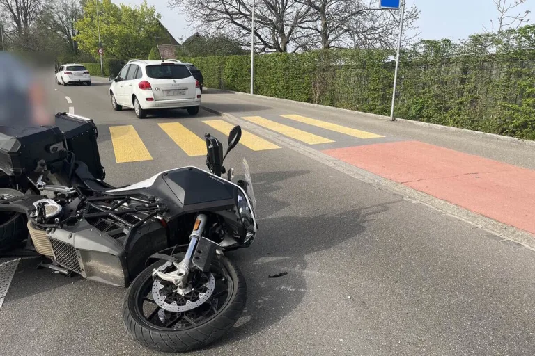 Goldach SG - Motorradfahrer bei Auffahrkollision verletzt