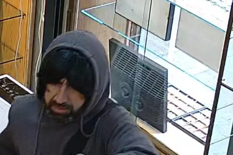 Lübeck – Fahndung nach versuchtem Raub auf Goldgeschäft