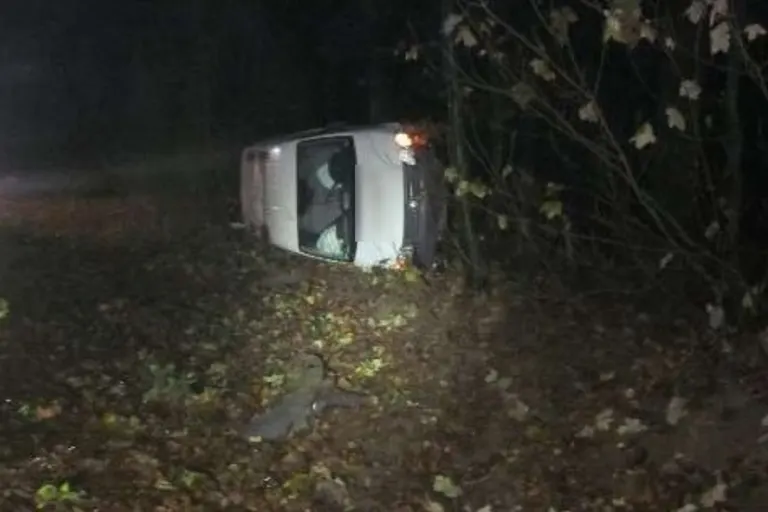 Heeslingen NI – Fahranfängerin überschlägt  sich mit Transporter