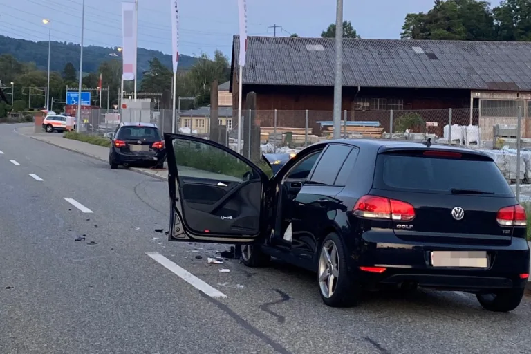 Märstetten TG - Autolenkerin musste nach Unfall aus dem Auto befreit werden