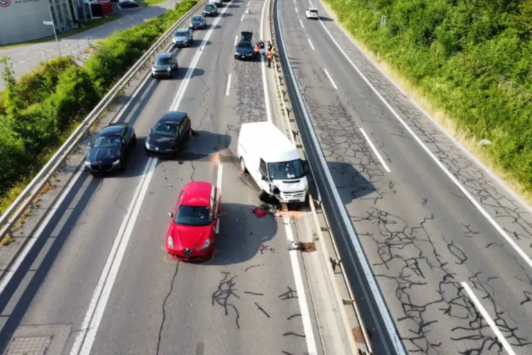 Auffahrunfall mit drei Fahrzeugen in Küssnacht SZ 