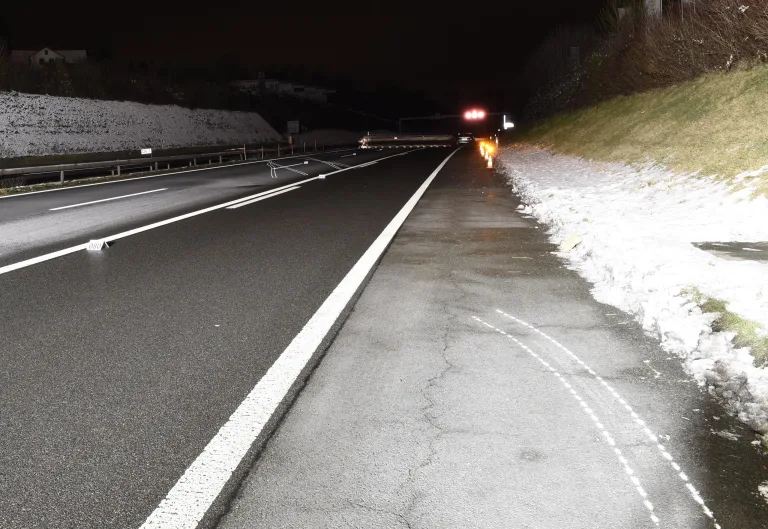 A3 Richterswil ZH – 22-jähriger Lenker nach Unfall verhaftet