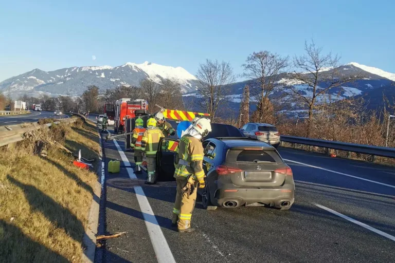 A12 Wattens T – Unfall wegen Ablenkung durch Navi