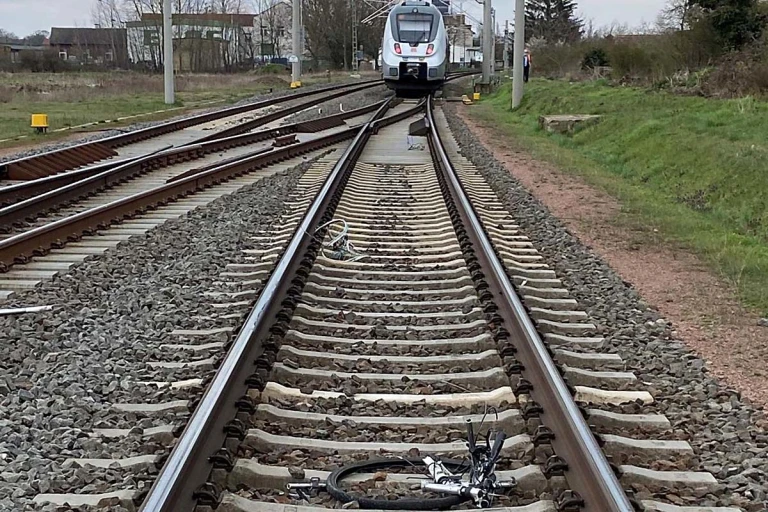Piesteritz - Regionalbahn kollidiert mit Fahrrad