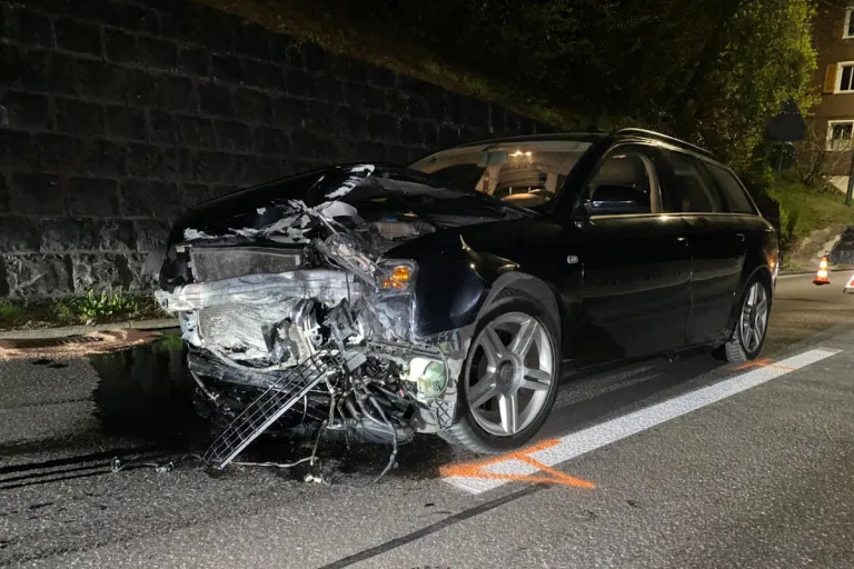 Stadt Zug – Unfall eines Neulenkers endet mit Totalschaden