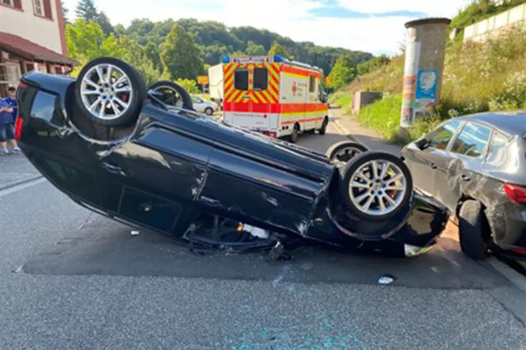 Dellfeld RP – Pkw überschlägt sich bei Alleinunfall