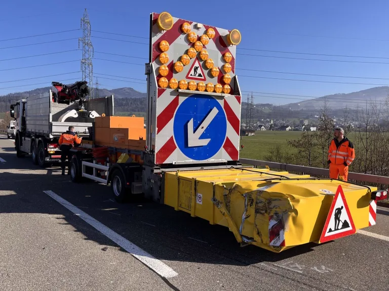 A15 Schmerikon SG –  Bussen wegen Nichteinhaltung des Spurabbaus