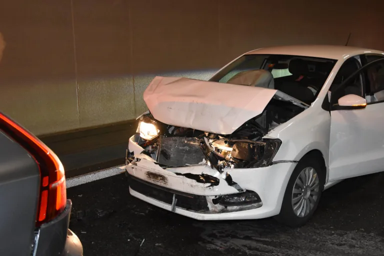 A15 Wagen SG – Auffahrkollision im Tunnel