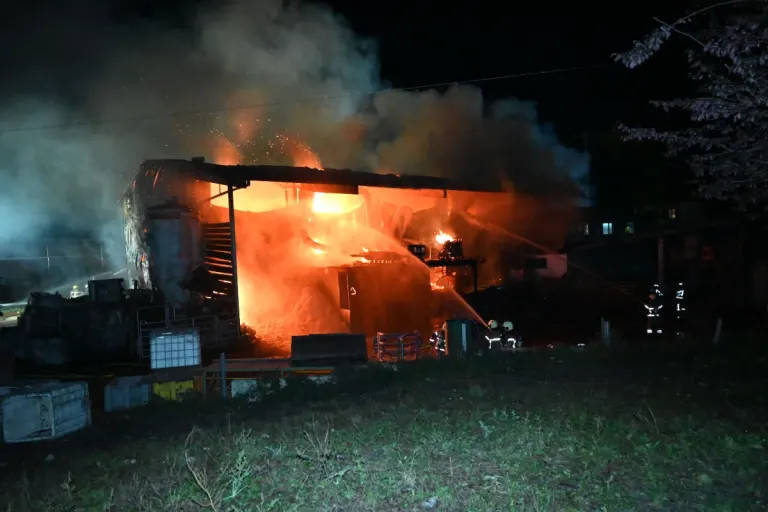  Feuerwehreinsatz in Salez SG - Stall in Vollbrand