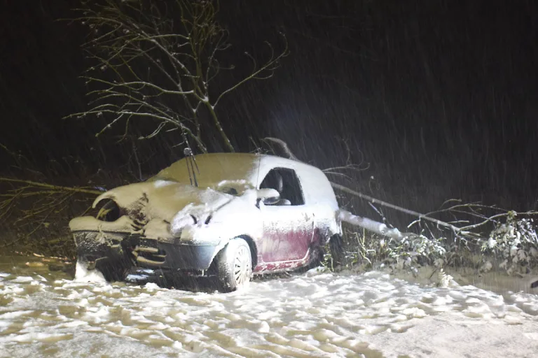 Vlotho - Schneeglätte sorgt für Unfall