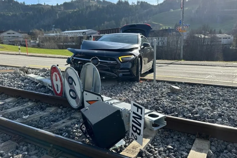 Bühler AR - Bahnbetrieb nach Unfall unterbrochen 