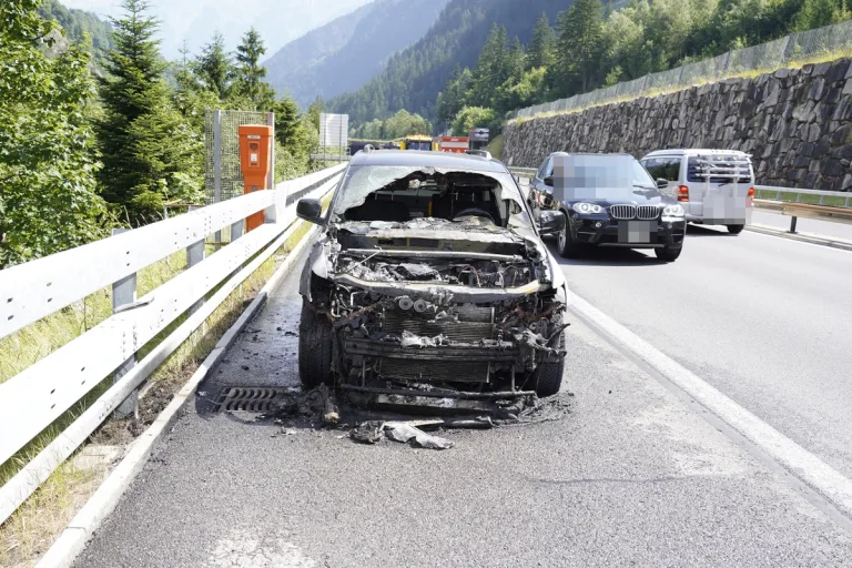  Fahrzeugbrand auf der A2 in Gurtnellen UR