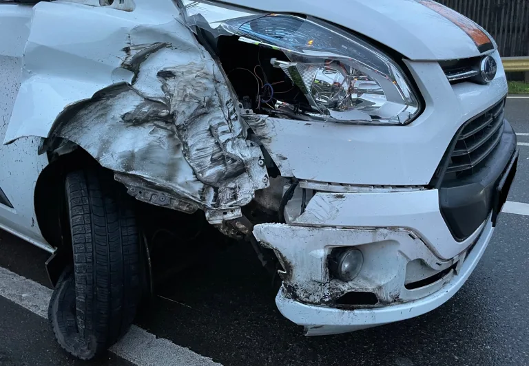 Winnweiler – LKW-Reifen verursacht Verkehrsunfall auf der B48