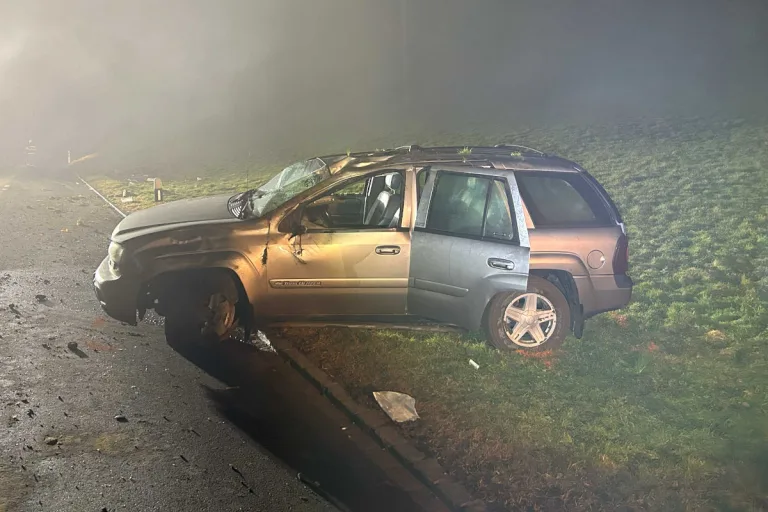 Nassen SG – Auto überschlägt bei Unfall