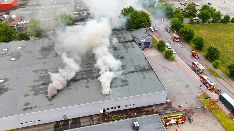 Neumünster – Großbrand in Lagerhalle im Industriegebiet Süd