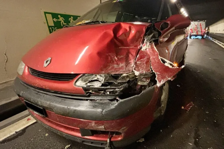 Alpnachstad OW - Loppertunnel nach Unfall gesperrt
