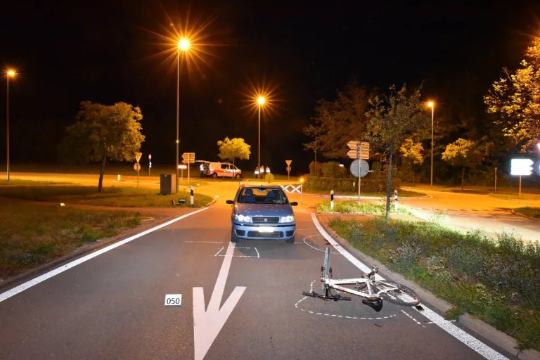 Bülach ZH - Velofahrer bei Verkehrsunfall schwer verletzt