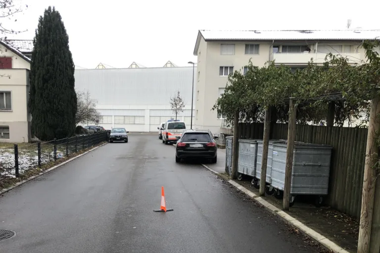 Kollision in Uzwil SG –  Auto kracht in Lieferwagen