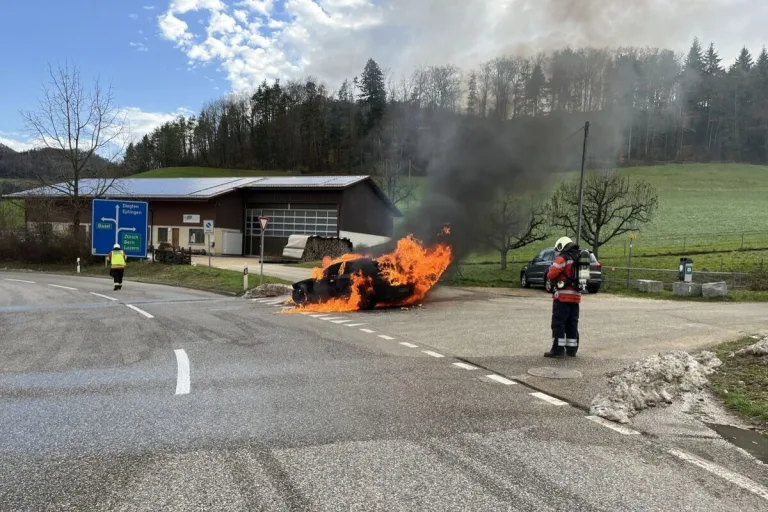 Diegten BL – Auto in Vollbrand