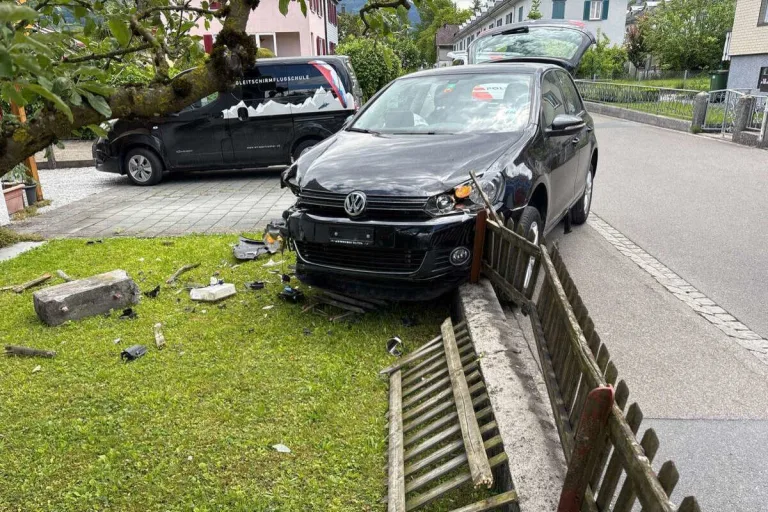 Unfall in Niederurnen GL – Gegen einen Gartenzaun und Betonpfeiler geprallt