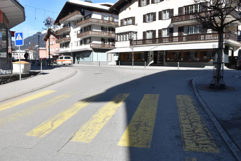 Klosters GR – Zwei Frauen auf Fussgängerstreifen angefahren