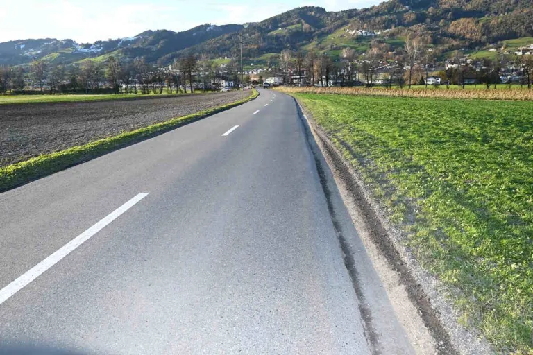 Rebstein SG – E-Bikerin bei Sturz verletzt - Rega im Einsatz 