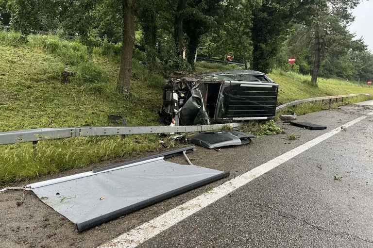 A1/Goldach SG - Auto gerät bei Unfall auf Leitplanke 