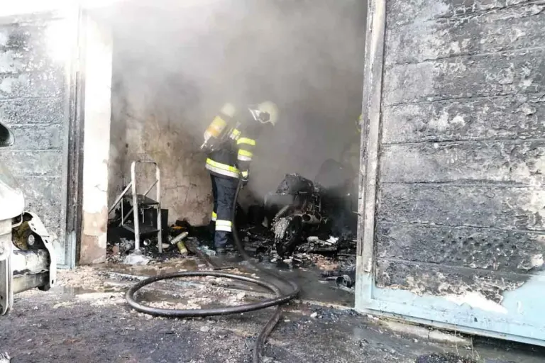 Kindberg - Nach Stichflamme gerät Garage in Brand