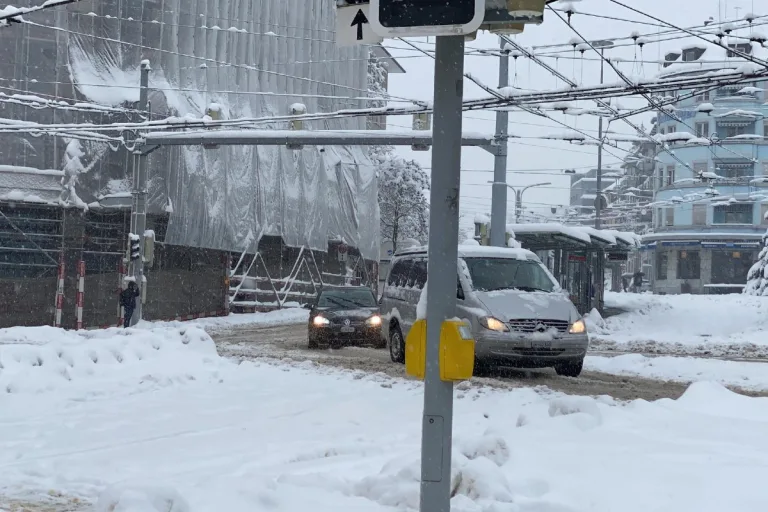 Vorsicht: Schnee- und Eisglätte am Montagmorgen