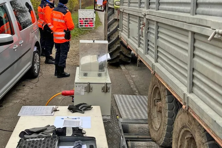 Frauenfeld TG - Landwirtschaftliche Fahrzeuge kontrolliert