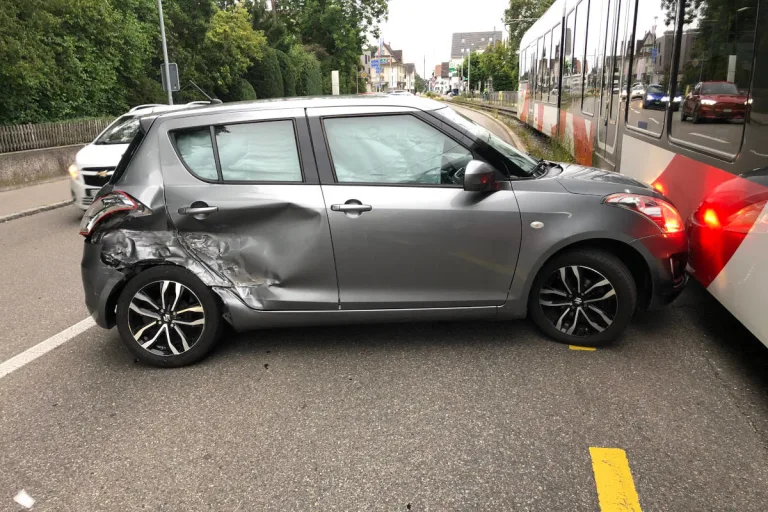 Münchwilen TG – Kollision zwischen Auto und Frauenfeld-Wil-Bahn