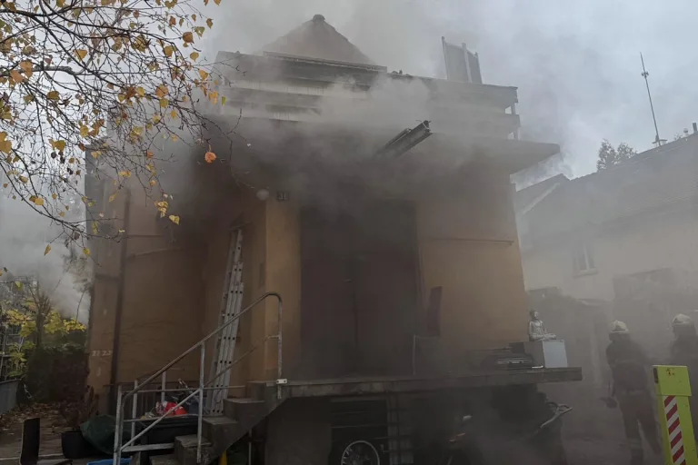 Winterthur ZH – Großer Schaden nach Brand von Mehrfamilienhaus