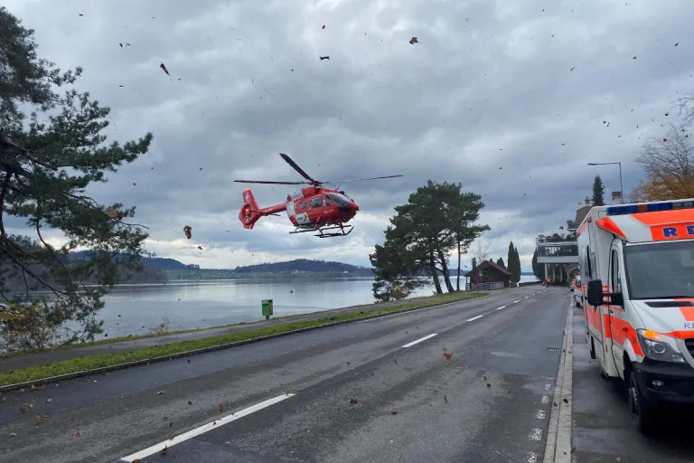 Walchwil ZG – 21-​jährigen Taucher ins Spital geflogen