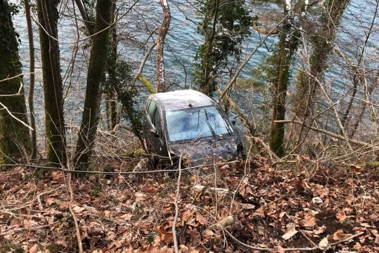 Gersau SZ – Selbstkollision endet am Ufer des Vierwaldstättersee