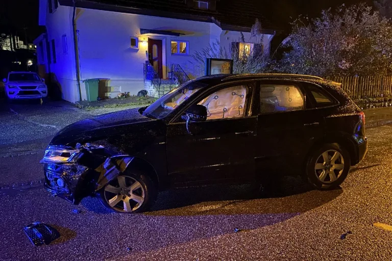 Laufen BL - Motorradlenker nach Frontalkollision schwer verletzt 