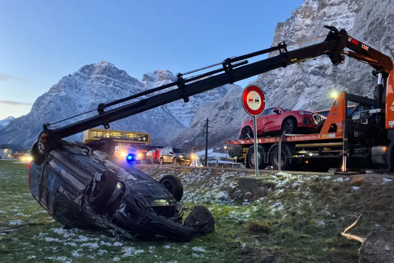 Netstal GL - Frontalkollision nach Sekundenschlaf