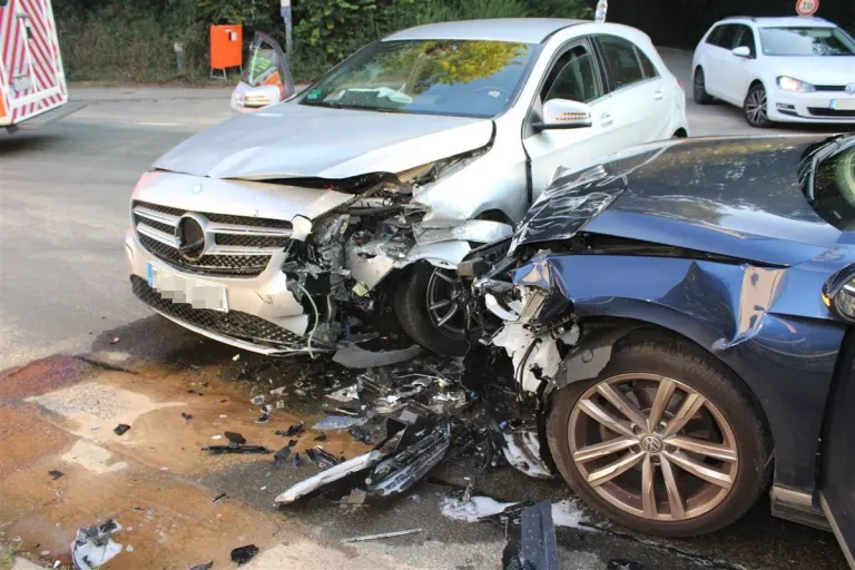 Volmerdingsen - Frontale Kollision führt zu Verkehrsbehinderungen 
