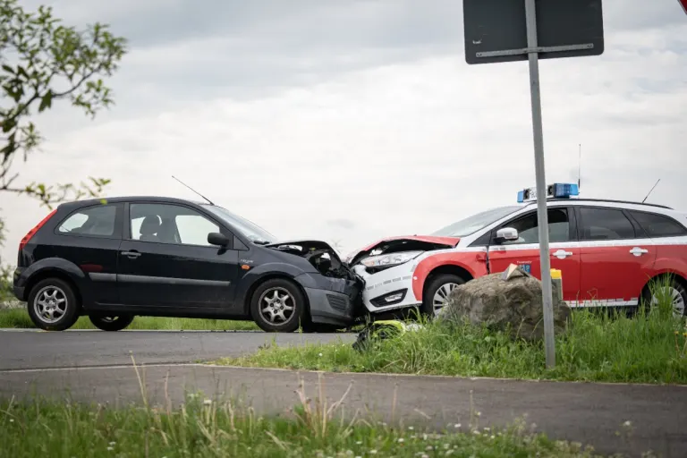 Unfall in Pulheim - Auf Dienstfahrt mit PW kollidiert - Vier Verletzte