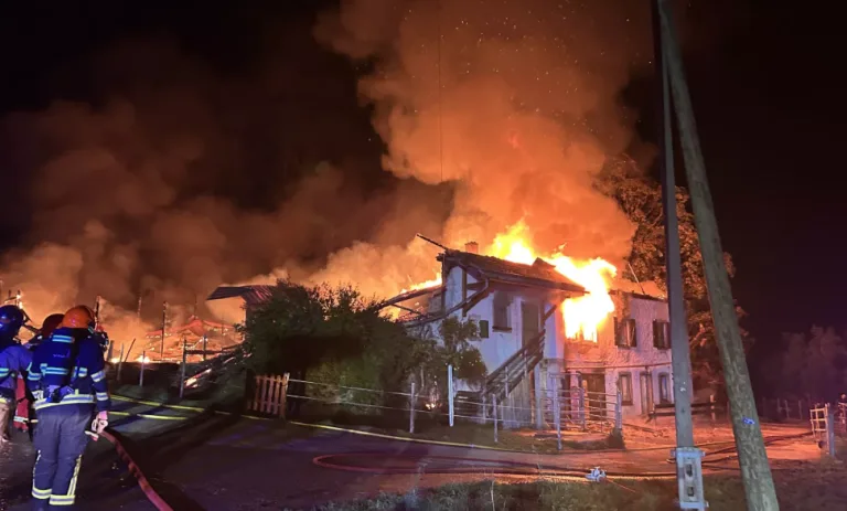 Le Prévoux NE – Grossbrand auf Bauernhof