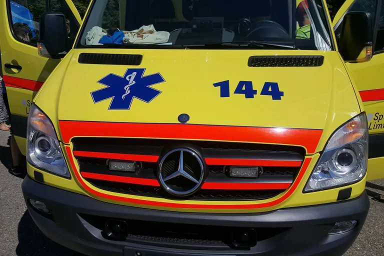 Belp BE - Mann auf der Hunzikenbrücke von Auto erfasst und verletzt