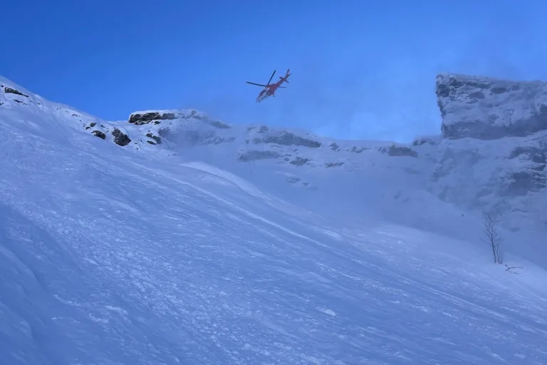 Engelberg  OW – Zwei Skifahrer von Lawine mitgerissen