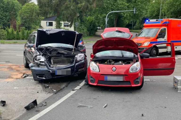 Erkrath – Fünf Personen bei schwerem Unfall verletzt