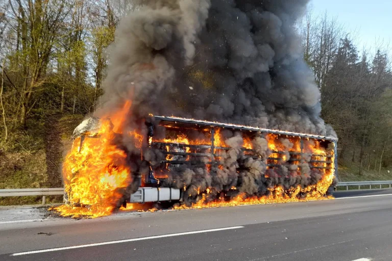 A7 Hannover Münden – Autobahn wegen LKW-Brand voll gesperrt