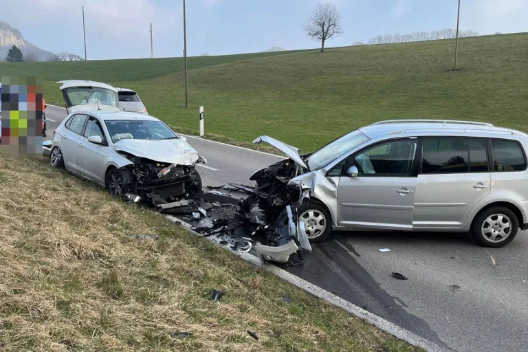 Wisen SO: Kollision zwischen zwei Autos – zwei Fahrzeuglenkerinnen verletzt